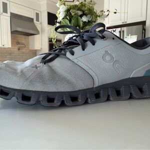 On Running Men's Gray and Black Cloud Running Shoes